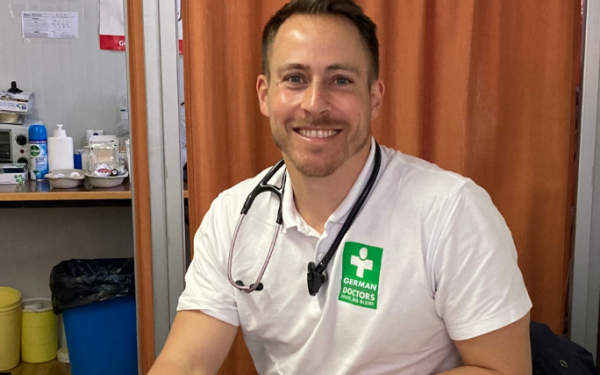 Η ιατρική περίθαλψη των προσφύγων στην Ελλάδα μέσα από τα μάτια Γερμανού γιατρού εθελοντή