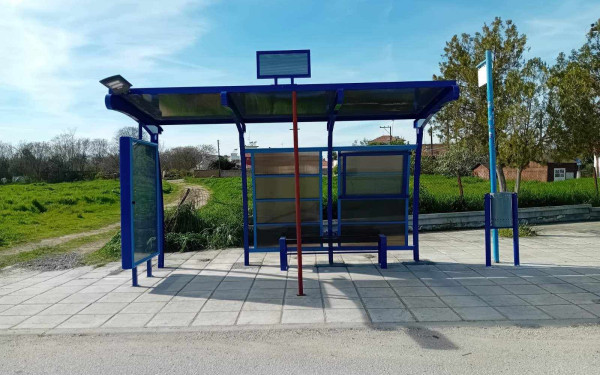 Λαγκαδάς: Προχωρά η τοποθέτηση των νέων στεγάστρων σε στάσεις των λεωφορείων του ΟΑΣΘ (φωτ.)