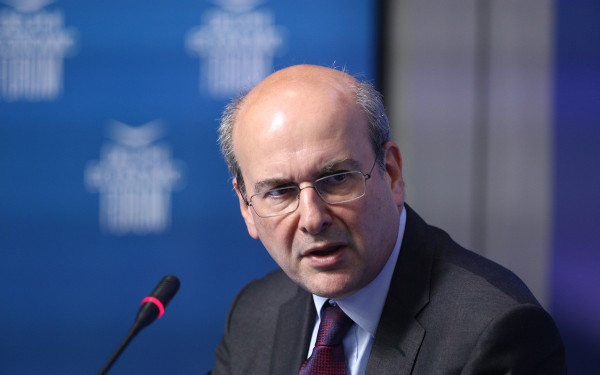 Κ. Χατζηδάκης: Το Μεσοπρόθεσμο προβλέπει μεγάλη αύξηση του ΑΕΠ, σημαντικά πλεονάσματα και μείωση ανεργίας και χρέους (βίντεο)