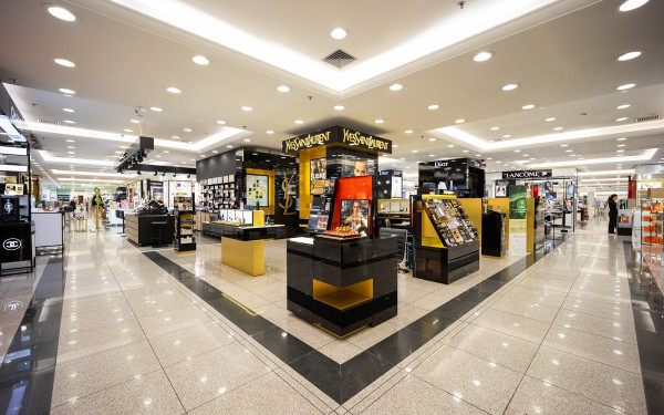 Apollonia Politia: Το επιβλητικό πολυκατάστημα που κοσμεί την ανατολική Θεσσαλονίκη