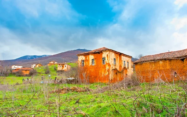 Το χωριό στην Καστοριά που ήταν σκηνικό σε ταινία του Τζέιμς Μποντ - Δείτε φωτογραφίες
