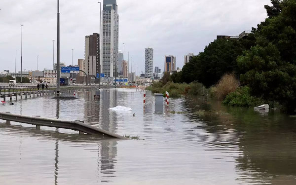 Βροχοπτώσεις ρεκόρ στα Ηνωμένα Αραβικά Εμιράτα: Πνίγηκε το Ντουμπάι (βίντεο)