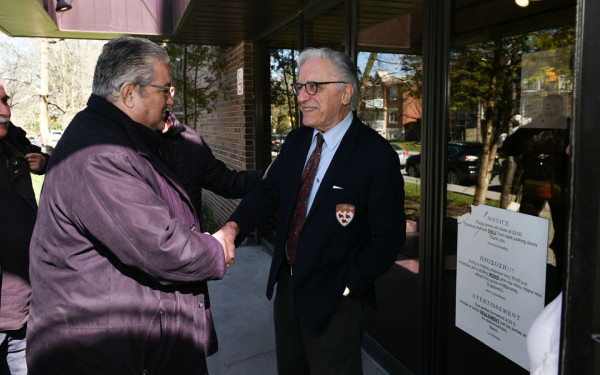 Σε θερμό κλίμα η συνάντηση Κουτσούμπα με την ελληνική κοινότητα στο Μόντρεαλ του Καναδά (βίντεο)