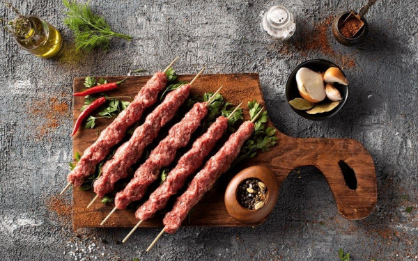 Κρεοπωλείο της Γειτονιάς: Τέταρτη γενιά εξαιρετικών κρεατικών και γεύσεων