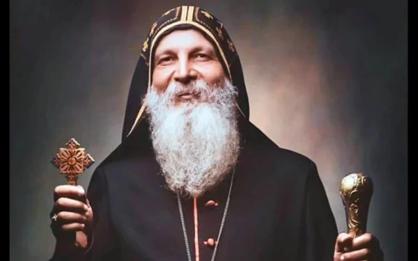 Σίδνεϊ: Ποιος είναι ο ιερέας που μαχαιρώθηκε σε live σύνδεση και γιατί προκλήθηκαν επεισόδια για χάρη του (βίντεο)