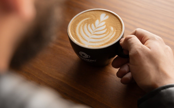 Πιο «πικρός» ο σερβιριζόμενος καφές από σήμερα - Στο 24% ο ΦΠΑ (βίντεο)