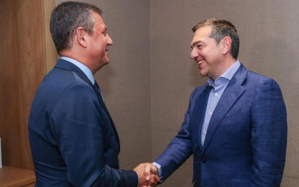 Συνάντηση Τσίπρα με τον Οζγκιούρ Οζέλ - Συζήτησαν για την προώθηση του ελληνοτουρκικού διαλόγου