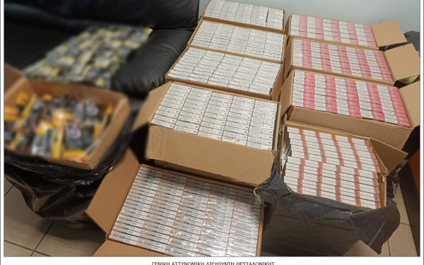 Θεσσαλονίκη: Ηλικιωμένη έκρυβε σπίτι της εκατοντάδες πακέτα με λαθραία τσιγάρα (φωτ.)