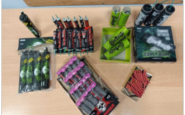 Θεσσαλονίκη: Σύλληψη 50χρονης για κατοχή 113 κροτίδων και πυροτεχνημάτων, ενόψει Πάσχα (φωτ.)