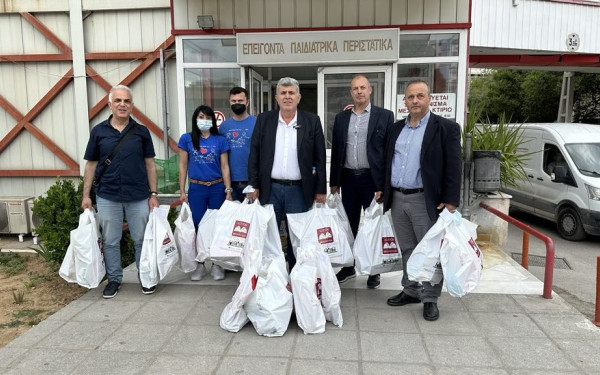 Δήμος Κορδελιού - Ευόσμου: Λαμπάδες και δώρα στα Παιδοογκολογικά Τμήματα ΑΧΕΠΑ και Ιπποκρατείου