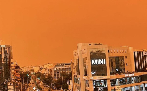 H Aφρικανική σκόνη έκανε την Ελλάδα να μοιάζει με τη Μέση Ανατολή - Δείτε φωτογραφίες