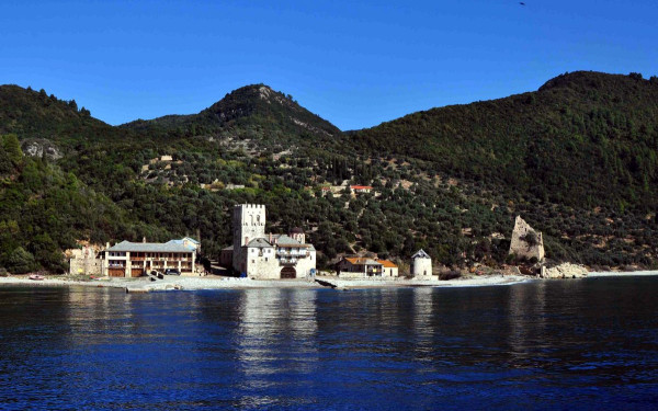 Περισσότεροι από 13 χιλιάδες προσκυνητές πλημμυρίζουν το Άγιον Όρος για την κορύφωση του Θείου Πάθους