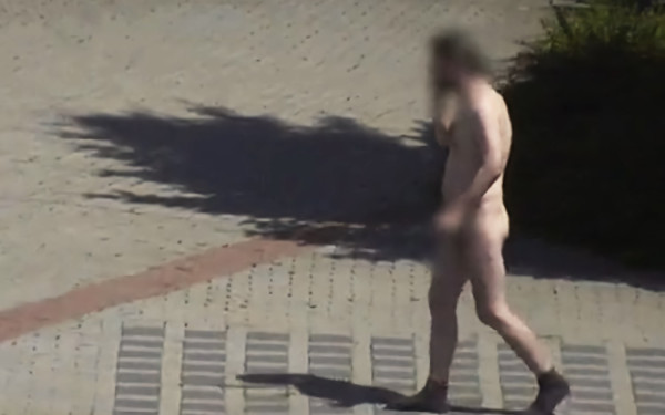 Λάρισα: Άνδρας περιφερόταν γυμνός στο κέντρο της πόλης (βίντεο)
