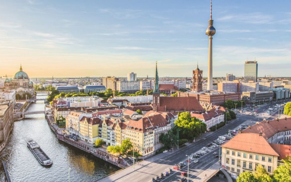 Γερμανία: Σχεδόν ένας στους δύο ψηφοφόρους θεωρεί πως η Ρωσία αντιπροσωπεύει απειλή για τη χώρα