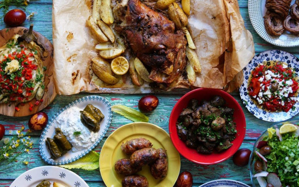 Η «μάχη» των καταναλωτών για το πασχαλινό τραπέζι - Οδηγός αγοράς από τη «ΜτΚ»