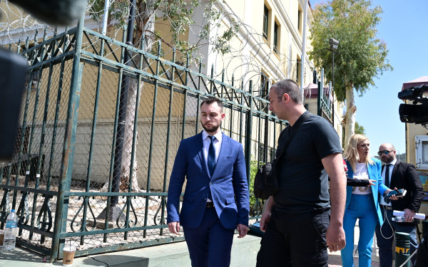 Επεισόδιο στην Βουλή: Τι αναφέρει στο απολογητικό του υπόμνημα ο Κ. Φλώρος