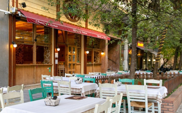 Κιβωτός Των Γεύσεων: Ένα αγαπημένο στέκι, με αγαπημένες γεύσεις, πίσω από τη Ροτόντα