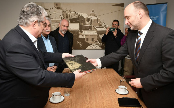 Με τον Έλληνα πρόξενο στο Τορόντο του Καναδά συναντήθηκε ο Δ. Κουτσούμπας