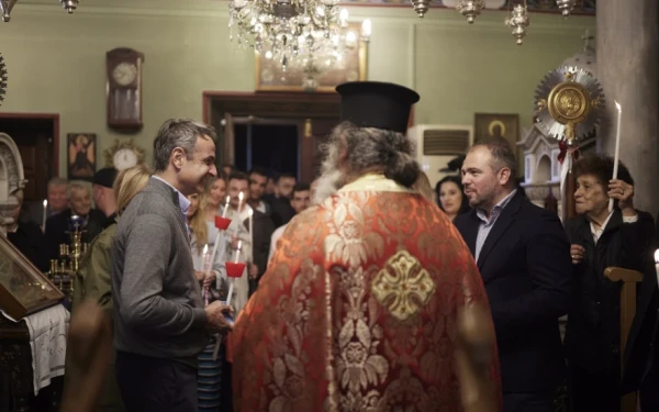 Ανάσταση στην Τήνο έκανε ο Κυριάκος Μητσοτάκης (φωτ.) Ανάσταση στην Τήνο έκανε ο Κυριάκος Μητσοτάκης (φωτ.)