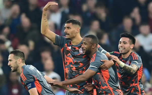 Europa Conference League: Ο τρομερός Ολυμπιακός άλωσε το «Βίλα Παρκ» και ονειρεύεται τελικό (βίντεο)