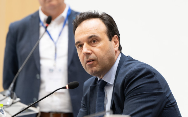 Δ. Παπαστεργίου: Την Τρίτη ανοίγει η πλατφόρμα για τη δήλωση του προσωπικού αριθμού (βίντεο) Δ. Παπαστεργίου: Την Τρίτη ανοίγει η πλατφόρμα για τη δήλωση του προσωπικού αριθμού (βίντεο)
