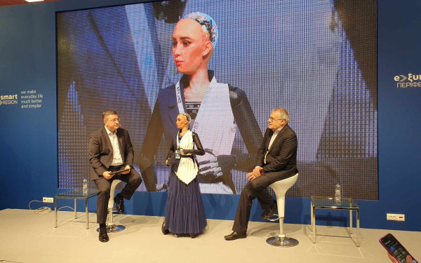 Η Sophia το ρομπότ, ο «Τζίτζι» και οι προκλήσεις της Τεχνητής Νοημοσύνης (βίντεο)