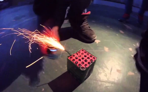 «Έχασα τρία δάχτυλα»: Το βίντεο της ΕΛΑΣ για τα βεγγαλικά και τα πυροτεχνήματα που «δεν είναι παιχνίδι»