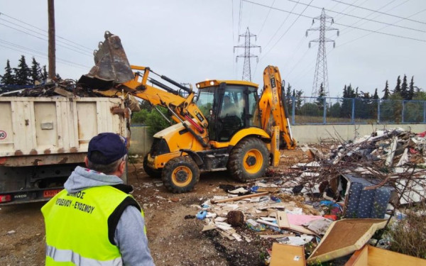 Θεσσαλονίκη: Τέλος στην «υγειονομική βόμβα» πάνω από τον Περιφερειακό βάζει ο Δ. Κορδελιού - Ευόσμου - Μεγάλη επιχείρηση καθαρισμού (φωτ.)