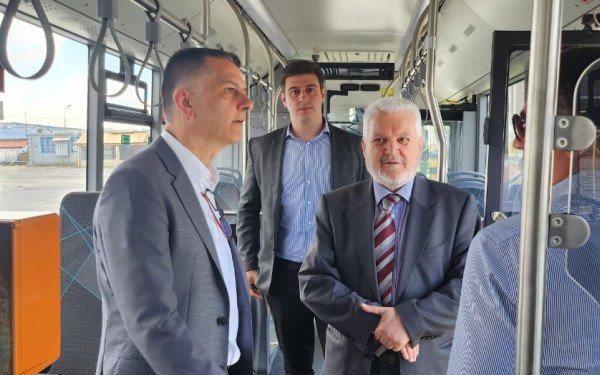 Θεσσαλονίκη: Τα ηλεκτρικά λεωφορεία του ΟΑΣΘ επισκέφθηκαν Μπεκίρης και Παπαγεωργίου (φωτ.)