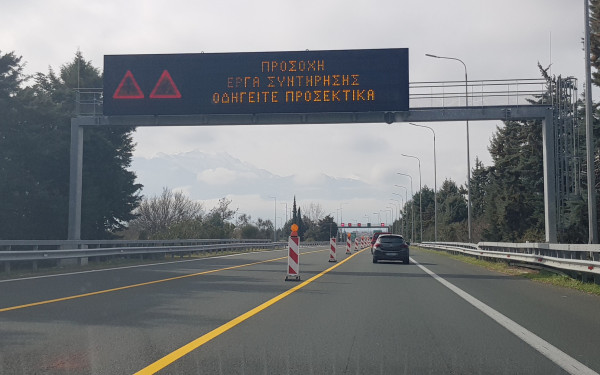 Θεσσαλονίκη: Νυχτερινές εργασίες διαγράμμισης στη λεωφόρο Μ. Θεοδωράκη