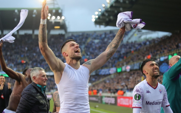 Europa Conference League: Η Φιορεντίνα απέκλεισε την Κλαμπ Μπριζ και προκρίθηκε ξανά στον τελικό (βίντεο)