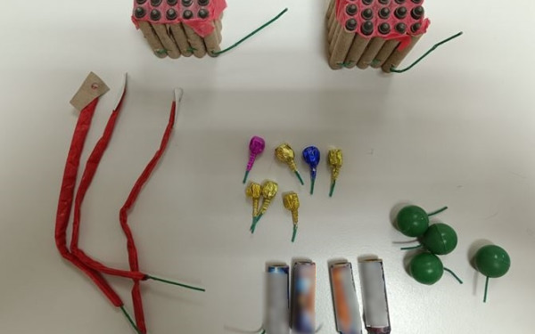 Βέροια: Τον έπιασαν με ναρκωτικά, ρουκέτες, βεγγαλικά και καπνογόνα