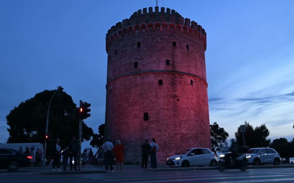 Ο Λευκός Πύργος φωτίστηκε κόκκινος για να σταλεί μήνυμα για τη μεσογειακή αναιμία (βίντεο) Ο Λευκός Πύργος φωτίστηκε κόκκινος για να σταλεί μήνυμα για τη μεσογειακή αναιμία (βίντεο)