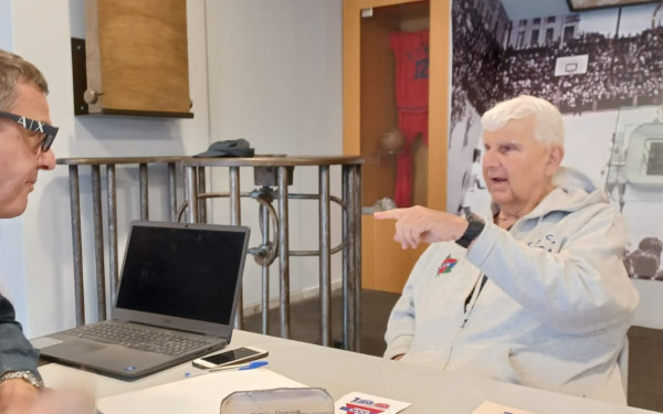 Πρωινός καφές με τον Γιωργή Μπουσβάρο (βίντεο)