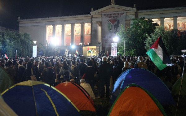 Ολονύχτια διαδήλωση και στην Αθήνα με σύνθημα «να σταματήσει η σφαγή του Παλαιστινιακού λαού» (φωτ.)