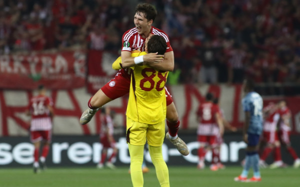 Europa Conference League: Θρυλική πρόκριση του Ολυμπιακού στον τελικό (βίντεο)