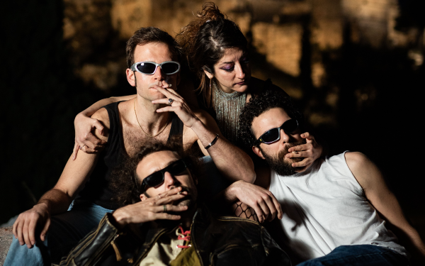 Μια θεατρική παράσταση για την πανέμορφη Θεσσαλονίκη, που δεν μπορεί να κρατήσει τους ανθρώπους της