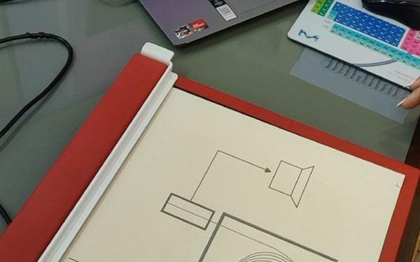 ΠΑΜΑΚ: Κάνει την επιστήμη της χημείας προσβάσιμη σε φοιτητές και φοιτήτριες με οπτική αναπηρία