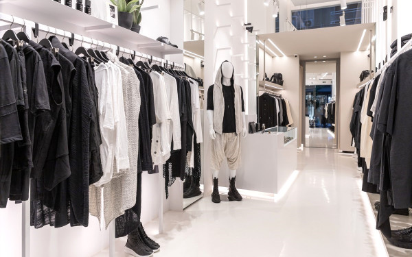 Ostria Boutique: Με 2 καταστήματα σε Θεσσαλονίκη και Μύκονο αφιερωμένα στην ιδιαίτερη αισθητική του black & white