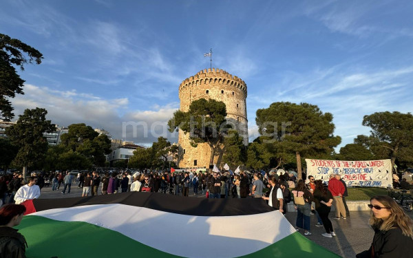 Θεσσαλονίκη: Ολονύκτια διαμαρτυρία υπέρ της Παλαιστίνης - Φοιτητές έστησαν σκηνές κάτω από τον Λευκό Πύργο (βίντεο, φωτ.)