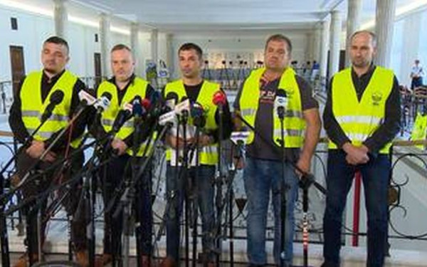 Πολωνοί αγρότες άρχισαν απεργία πείνας (βίντεο)