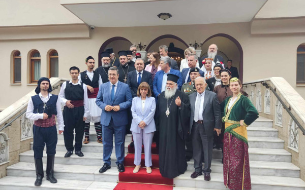 Θεσσαλονίκη: Με Δημάρχους της πόλης και τον Απ. Τζιτζικώστα η Πρόεδρος της Δημοκρατίας στη Μητρόπολη Νεαπόλεως (βίντεο, φωτ.)