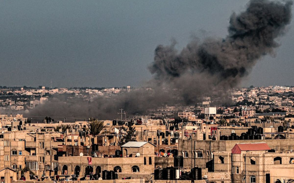 Γάζα: Η Παλαιστινιακή Αρχή χαρακτηρίζει «σφαγή» το νέο πλήγμα σε καταυλισμό εκτοπισμένων στη Ράφα