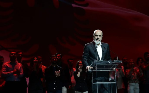 Με χορούς και τραγούδια ολοκληρώθηκε η ομιλία Ράμα στην Αθήνα - Μίλησε σε πλήθος 5.000 ανθρώπων