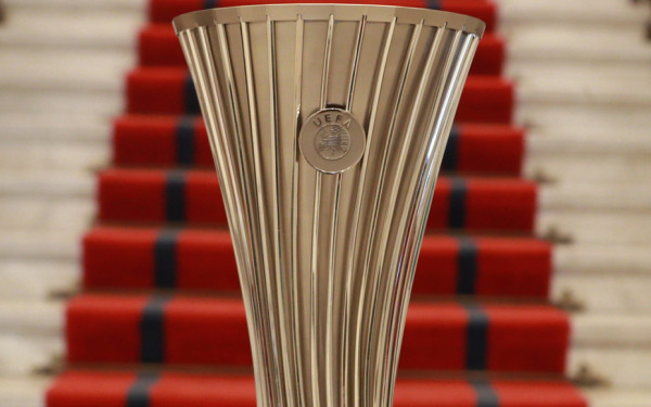 Άλλαξε τα σχέδιά της η ΕΠΟ: Στην πλατεία Κοτζιά το τρόπαιο του Europa Conference League (βίντεο)