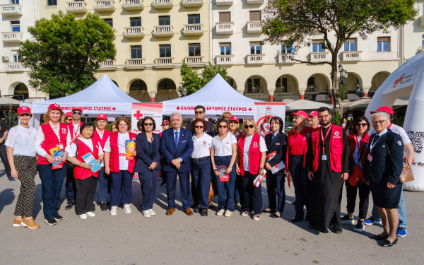 Θεσσαλονίκη: Εντυπωσιακή η επίδειξη πρώτων βοηθειών σε τροχαία ατυχήματα από τον Ερυθρό Σταυρό (βίντεο, φωτ.)