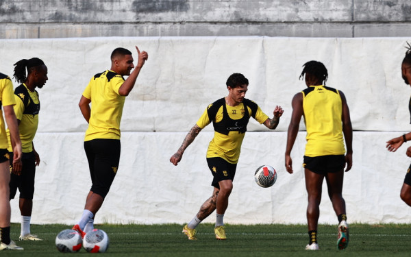 Άρης: Πανστρατιά για τον τελικό κυπέλλου - Η ομάδα αποθεώθηκε από τους φιλάθλους (βίντεο)