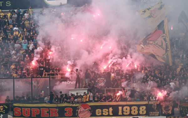 Αποθεώθηκαν οι παίκτες του Άρη: Το «κύπελλο στον Πύργο τον Λευκό» ζήτησε ο κόσμος (φωτ.)