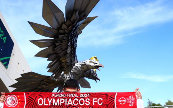 Τελικός Conference League: Κατάληψη της «Αγια-Σοφιάς» από τους φίλους του Ολυμπιακού (βίντεο, φωτ.)