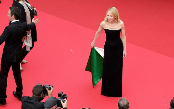 Φεστιβάλ των Καννών: Η Κέιτ Μπλάνσετ έβαλε φόρεμα στα χρώματα της Παλαιστίνης (βίντεο, φωτ.)